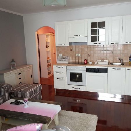 Cozy Apartment In 로비니 외부 사진