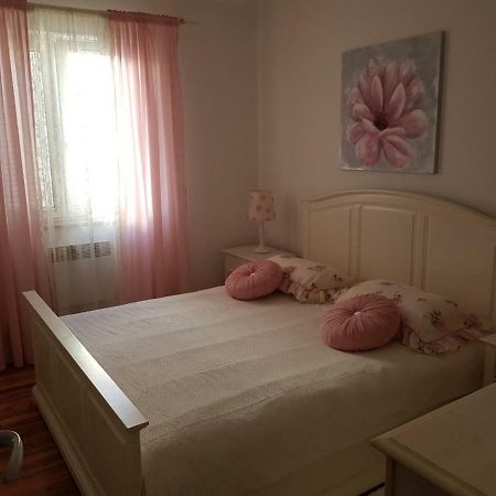 Cozy Apartment In 로비니 외부 사진