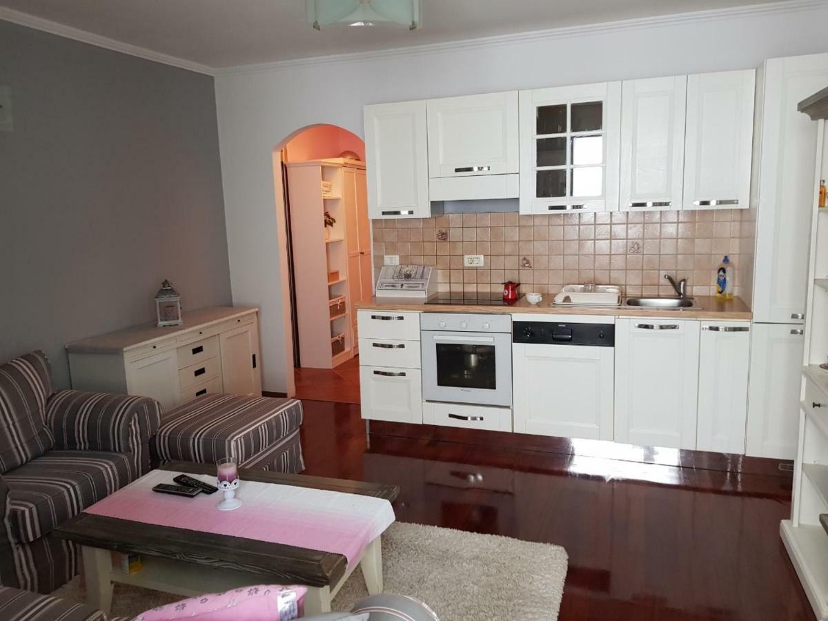 Cozy Apartment In 로비니 외부 사진