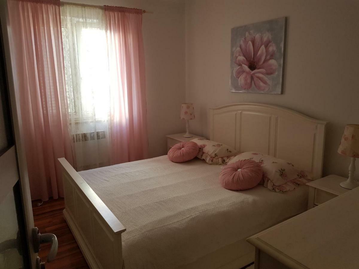Cozy Apartment In 로비니 외부 사진